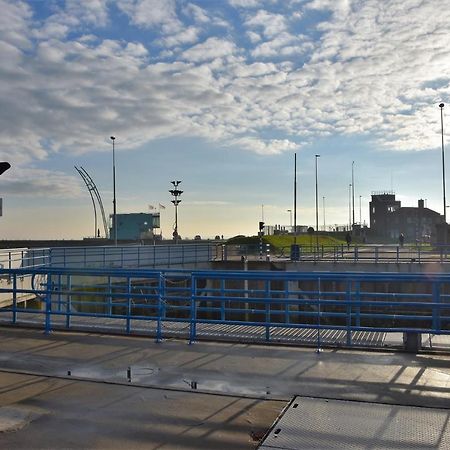 B&B By The C Vlissingen Bagian luar foto