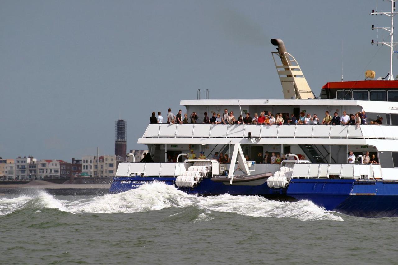 B&B By The C Vlissingen Bagian luar foto